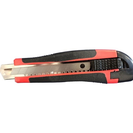 Cutter 18 mm avec Poignée en Plastique – Précision et Sécurité pour Tous Vos Projets de Coupe
